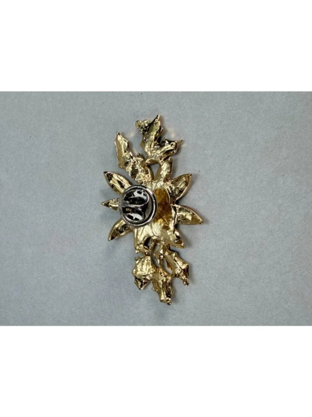 Vintage Christmas Poinsettia Brooch Red Green Enamel Gold Tone Holiday Pin